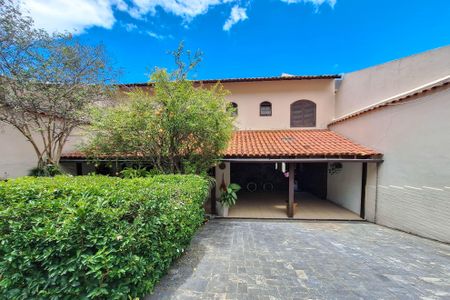 Casa à venda com 300m², 3 quartos e 2 vagasFachada