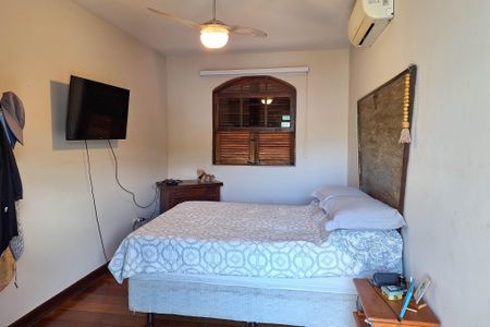 Casa à venda com 300m², 3 quartos e 2 vagasSuíte