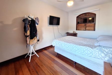 Casa à venda com 300m², 3 quartos e 2 vagasSuíte