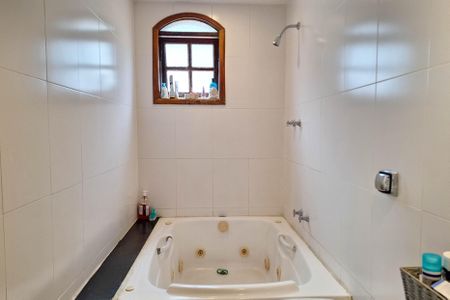 Casa à venda com 300m², 3 quartos e 2 vagasBanheiro da Suíte