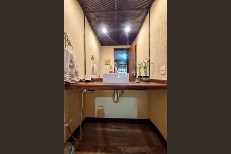 Casa à venda com 300m², 3 quartos e 2 vagasLavabo