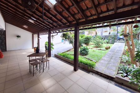 Casa à venda com 300m², 3 quartos e 2 vagasQuintal