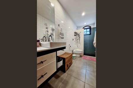 Casa à venda com 300m², 3 quartos e 2 vagasBanheiro