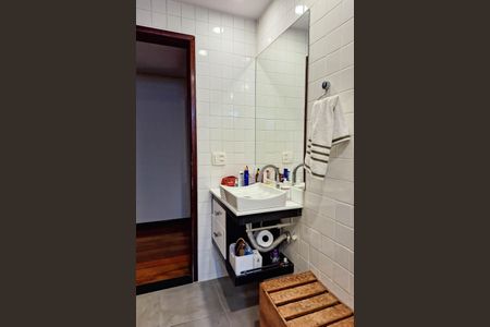 Casa à venda com 300m², 3 quartos e 2 vagasBanheiro