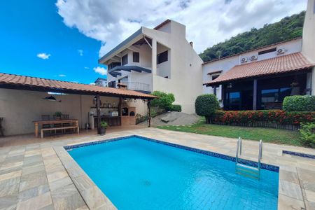 Casa à venda com 300m², 3 quartos e 2 vagasQuintal