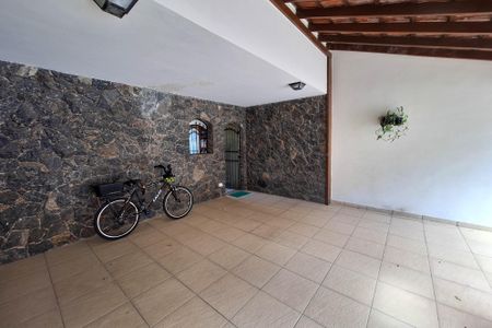 Casa à venda com 300m², 3 quartos e 2 vagasQuintal