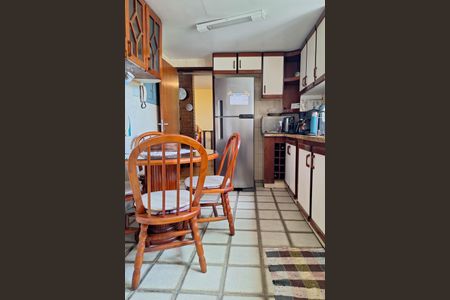 Casa à venda com 300m², 3 quartos e 2 vagasCozinha