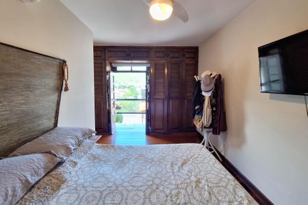 Casa à venda com 300m², 3 quartos e 2 vagasSuíte