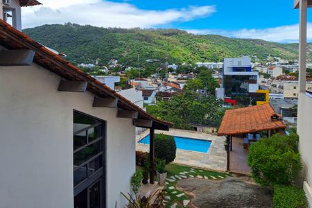 Casa à venda com 300m², 3 quartos e 2 vagasSuíte