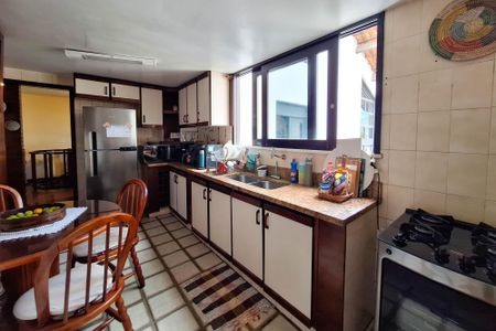 Casa à venda com 300m², 3 quartos e 2 vagasCozinha