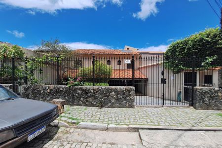 Casa à venda com 300m², 3 quartos e 2 vagasFachada