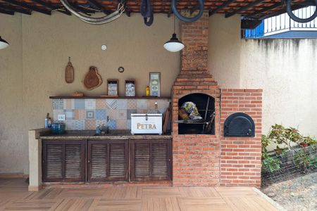 Casa à venda com 300m², 3 quartos e 2 vagasQuintal