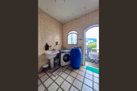 Casa à venda com 300m², 3 quartos e 2 vagasÁrea de Serviço