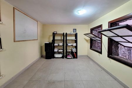 Casa à venda com 300m², 3 quartos e 2 vagasAcademia