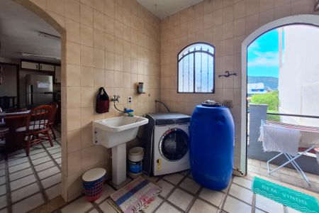 Casa à venda com 300m², 3 quartos e 2 vagasÁrea de Serviço