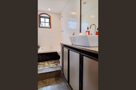 Casa à venda com 300m², 3 quartos e 2 vagasBanheiro da Suíte