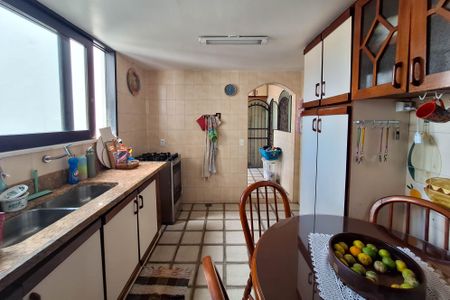 Casa à venda com 300m², 3 quartos e 2 vagasCozinha