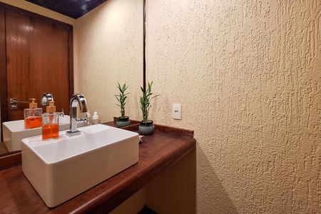 Casa à venda com 300m², 3 quartos e 2 vagasLavabo