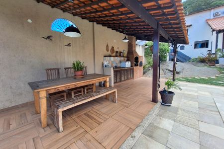 Casa à venda com 300m², 3 quartos e 2 vagasQuintal