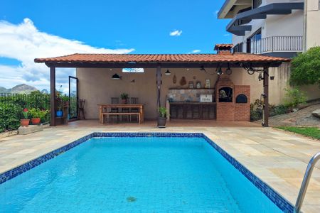 Casa à venda com 300m², 3 quartos e 2 vagasQuintal