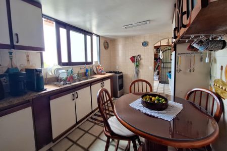 Casa à venda com 300m², 3 quartos e 2 vagasCozinha