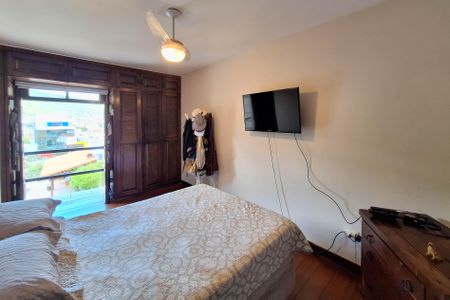 Casa à venda com 300m², 3 quartos e 2 vagasSuíte