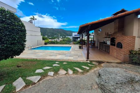 Casa à venda com 300m², 3 quartos e 2 vagasQuintal