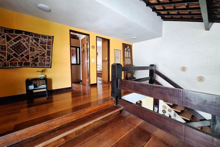 Casa à venda com 300m², 3 quartos e 2 vagasMezanino