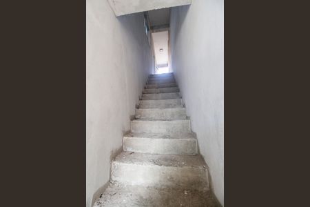 Casa para alugar com 80m², 2 quartos e sem vagaEscada