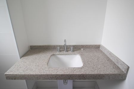 Apartamento à venda com 80m², 2 quartos e 1 vaga Apartamento à venda com 80m², 2 quartos e 1 vagaBanheiro da Suíte 2