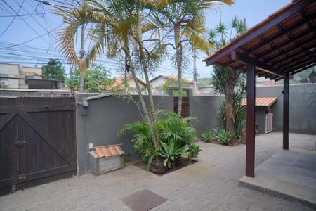 Casa para alugar com 360m², 4 quartos e 5 vagas Casa para alugar com 360m², 4 quartos e 5 vagasÁrea externa