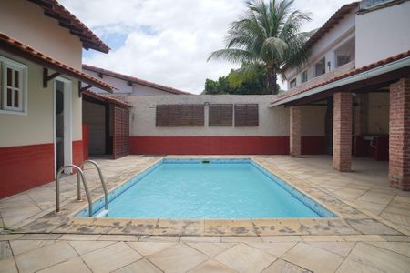 Casa para alugar com 360m², 4 quartos e 5 vagas Casa para alugar com 360m², 4 quartos e 5 vagasPiscina