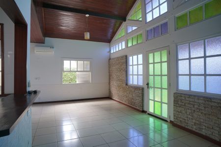 Casa para alugar com 360m², 4 quartos e 5 vagas Casa para alugar com 360m², 4 quartos e 5 vagasSala