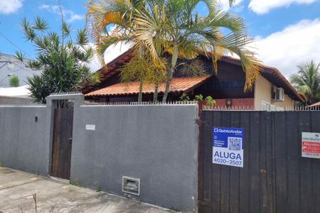 Casa para alugar com 360m², 4 quartos e 5 vagas Casa para alugar com 360m², 4 quartos e 5 vagasFachada