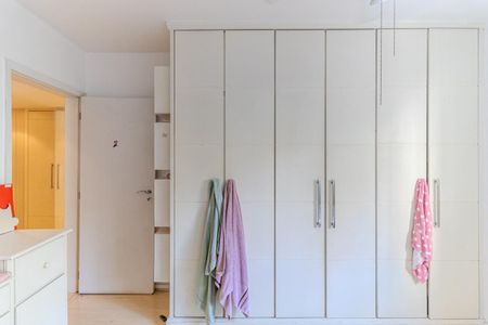 Apartamento à venda com 200m², 3 quartos e 3 vagas Apartamento à venda com 200m², 3 quartos e 3 vagasSuíte 2