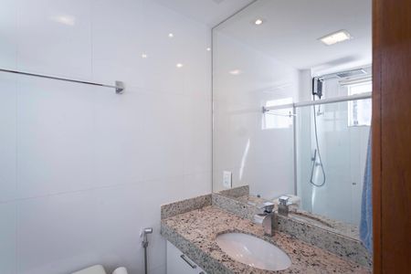 Apartamento para alugar com 55m², 2 quartos e 1 vaga Apartamento para alugar com 55m², 2 quartos e 1 vagaBanheiro da suíte