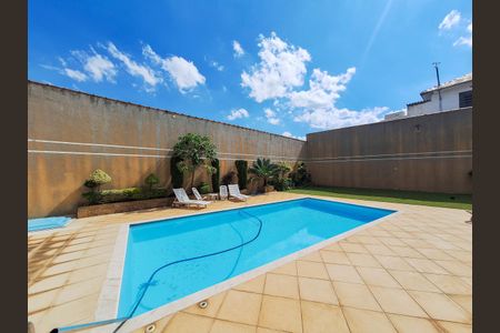 Casa à venda com 495m², 3 quartos e 4 vagas Casa à venda com 495m², 3 quartos e 4 vagasPiscina