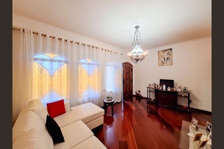 Casa à venda com 495m², 3 quartos e 4 vagas Casa à venda com 495m², 3 quartos e 4 vagasSala