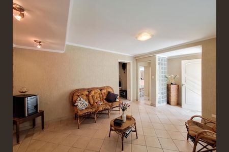 Casa à venda com 495m², 3 quartos e 4 vagas Casa à venda com 495m², 3 quartos e 4 vagasv