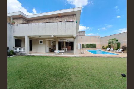 Casa à venda com 495m², 3 quartos e 4 vagas Casa à venda com 495m², 3 quartos e 4 vagasQuintal