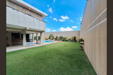Casa à venda com 495m², 3 quartos e 4 vagas Casa à venda com 495m², 3 quartos e 4 vagasQuintal
