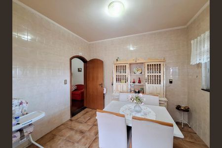 Casa à venda com 495m², 3 quartos e 4 vagas Casa à venda com 495m², 3 quartos e 4 vagasCozinha