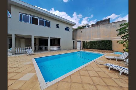 Casa à venda com 495m², 3 quartos e 4 vagas Casa à venda com 495m², 3 quartos e 4 vagasPiscina