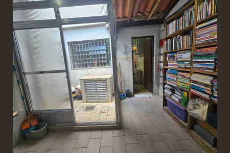 Casa à venda com 92m², 2 quartos e 1 vagaÁrea de Serviço