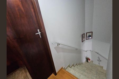 Casa à venda com 92m², 2 quartos e 1 vagaEscada