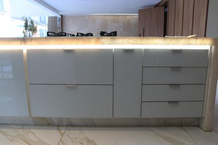 Apartamento para alugar com 186m², 3 quartos e 3 vagasCozinha