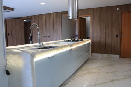 Apartamento para alugar com 186m², 3 quartos e 3 vagasCozinha