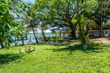 Casa para alugar com 4m², 3 quartos e 5 vagasÁrea Verde com a represa ao fundo 