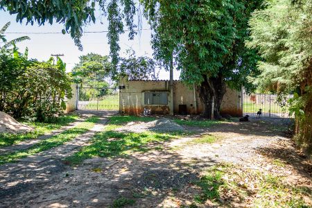 Casa para alugar com 4m², 3 quartos e 5 vagasPortão de entrada 