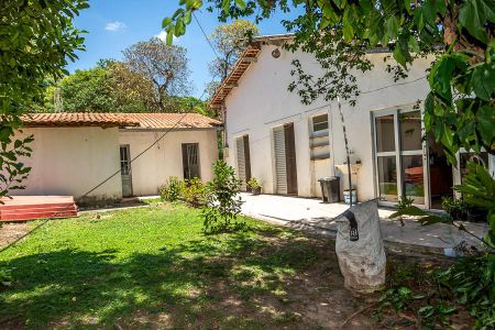 Casa para alugar com 4m², 3 quartos e 5 vagasLateral da casa -Área de Serviço